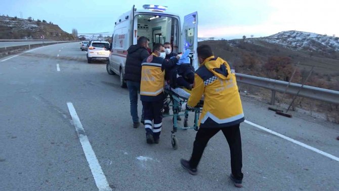 Otomobil Takla Attı, Yaşlı Çift Ölümden Döndü