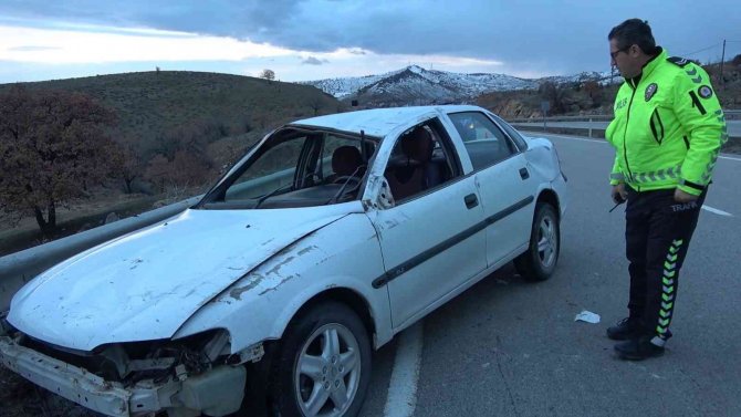 Otomobil Takla Attı, Yaşlı Çift Ölümden Döndü