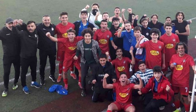 Döşemealtı Futbol Takımı U-18 Liginde Şampiyon