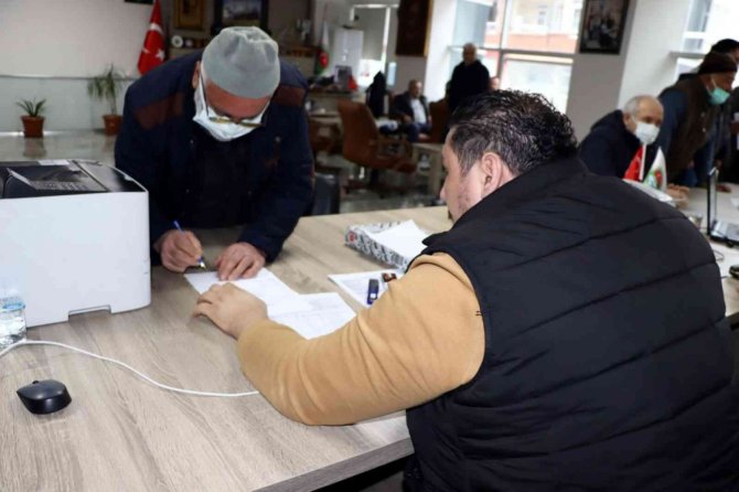 2 Bin Çiftçiye Yem Bitkisi Tohumu Ve Gübre Desteği
