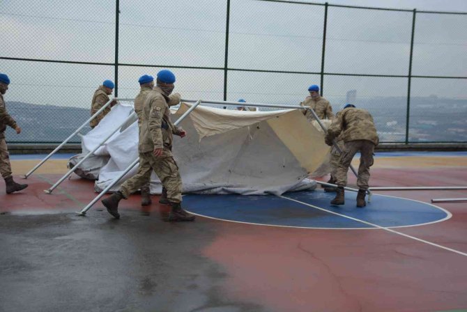 Öğrenciler Deprem Gerçeğini Tatbikatla Öğrendi