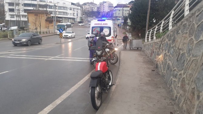 Islak Zeminde Kayan Motosikletin Sürücüsü Yaralandı