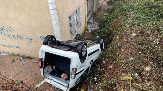 20 Metreden Evin Önüne Uçtu: 2 Yaralı