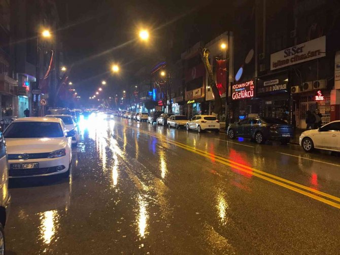 Malatya’da Sağanak Yağış Etkili Oluyor