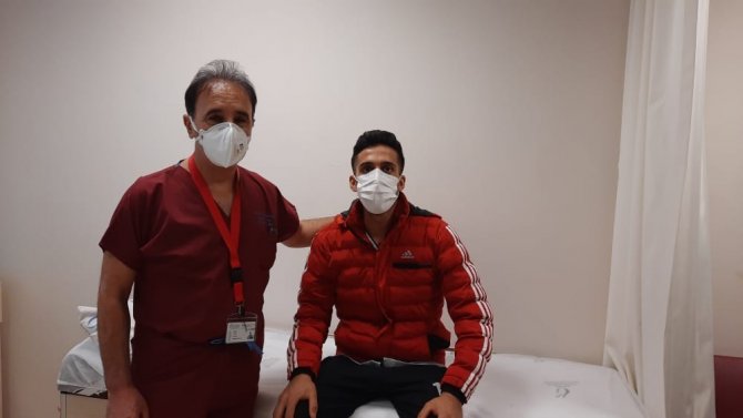 Genç Futbolcu Antrenman Yaparken Ölümden Döndü