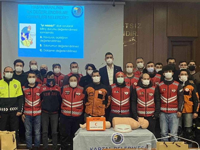 Kartal Belediyesi’nden Motokuryelere Sertifikalı İlk Yardım Eğitimi