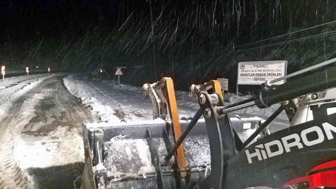 Menteşe’nin Yüksek Kesimlerinde Kar Mesaisi