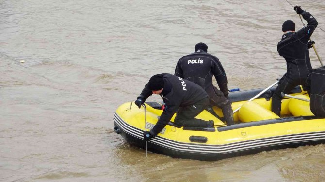 Karasu Nehri’nde Kaybolan Yağmur’u Arama Çalışmalarında 10’uncu Gün