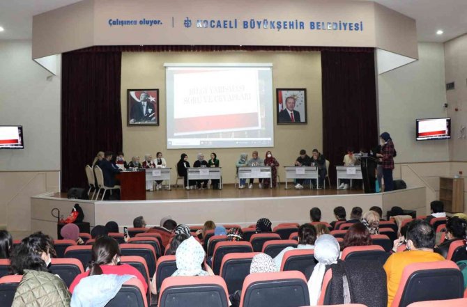 Gençler Bilgileriyle Yarıştı