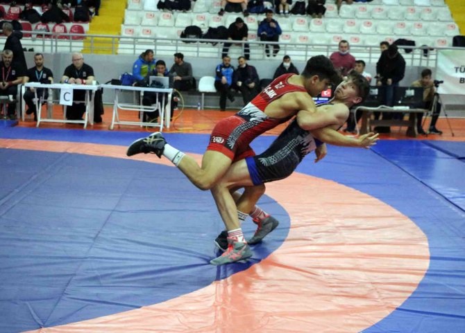 Okul Sporları Gençler Grekoromen Türkiye Şampiyonası Yozgat’ta Başladı
