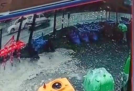 Otomobil Sürücüsü İle Yayanın Dikkatsizliği Kaza Getirdi