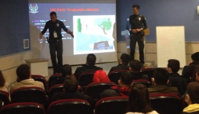Polis Ekipleri Üniversite Öğrencilerine Güvenli Motosiklet Sürüş Eğitimi Verdi
