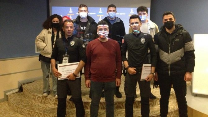 Polis Ekipleri Üniversite Öğrencilerine Güvenli Motosiklet Sürüş Eğitimi Verdi