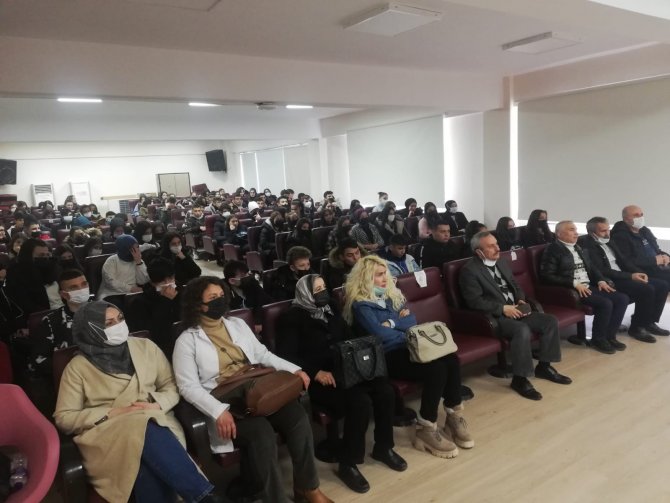 Prof. Dr. Fatih Satıl Öğrencilere Şifalı Bitkileri Anlattı