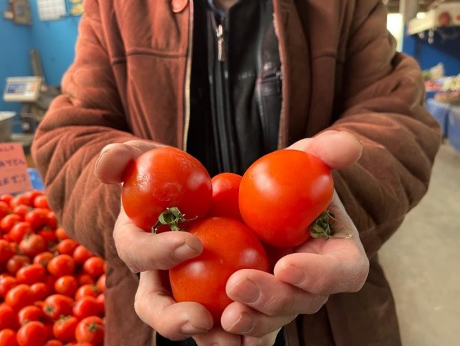 Eskişehir Pazarında Domates 6 Lira