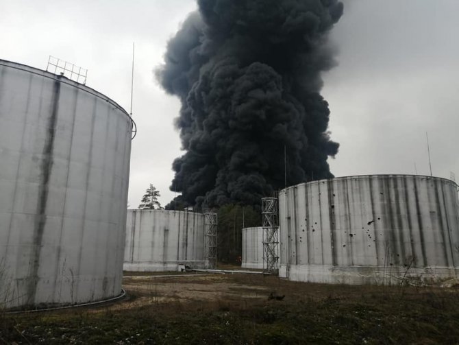 Rusya Çernihiv’de Petrol Rafinerisini Vurdu