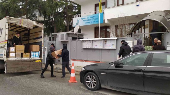 Ukrayna İ̇stanbul Konsolosluğunda Yardımlar Devam Ediyor