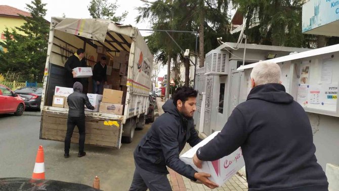 Ukrayna İ̇stanbul Konsolosluğunda Yardımlar Devam Ediyor