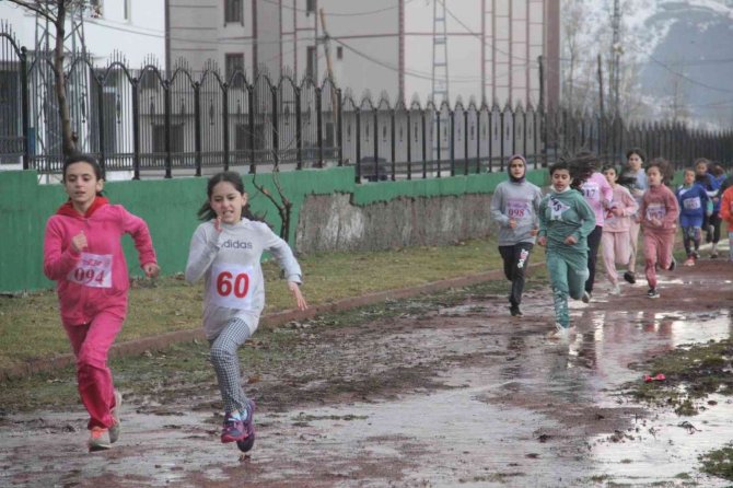Solhan’da 113 Sporcu Şampiyonluk İçin Yarıştı