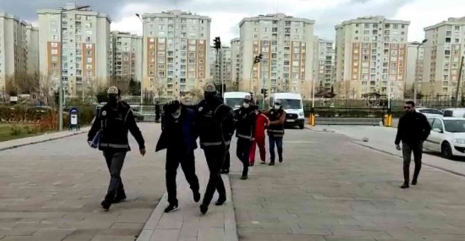 Sahte Parayla Alışveriş Yapan Şüpheliler Polise Yakalandı