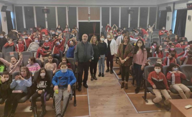 Öğrencilere İklim Değişikliği Anlatılıyor