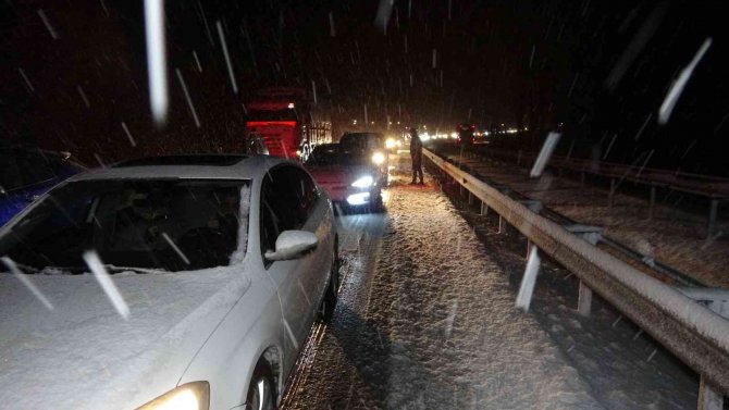 Uşak - Afyonkarahisar Karayolu Trafiğe Kapandı