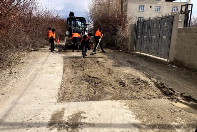 Van’da Yol Onarım Çalışması