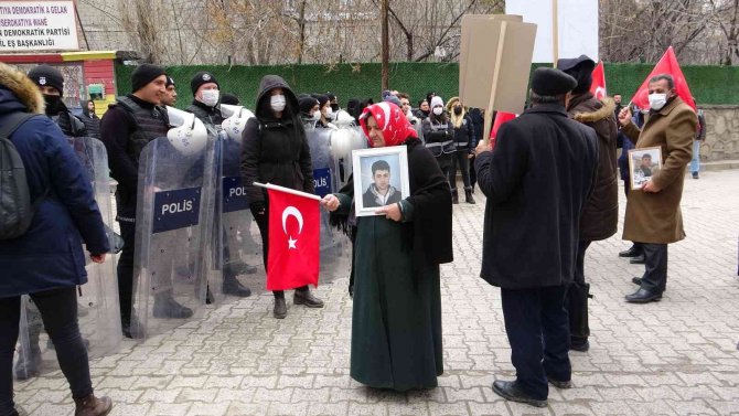 Vatan Partisi’nden Annelerin Evlat Nöbetine Destek