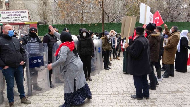 Vatan Partisi’nden Annelerin Evlat Nöbetine Destek