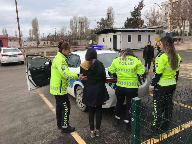 Van Polisinden Öğrencilere Temel Trafik Eğitimi