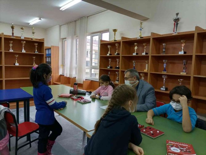 Altınova Ve Çiftlikköy İlçelerinde Akıl Ve Zekâ Oyunları Turnuvaları Tamamlandı