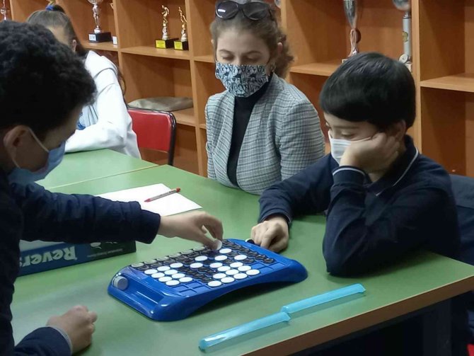 Altınova Ve Çiftlikköy İlçelerinde Akıl Ve Zekâ Oyunları Turnuvaları Tamamlandı