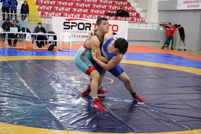Okul Sporları Gençler Grekoromen Türkiye Şampiyonası Yozgat’ta Başladı