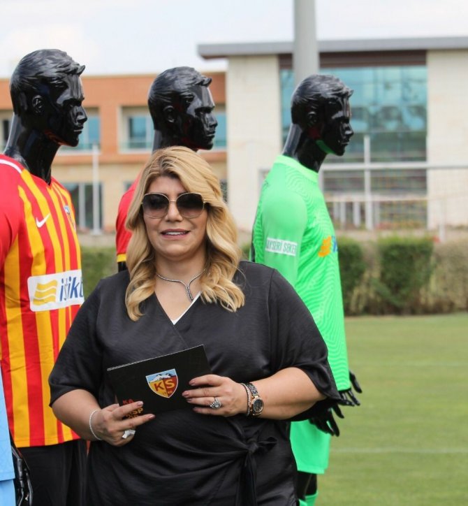 Berna Gözbaşı: “Daha Güzel Günler Göreceğiz”