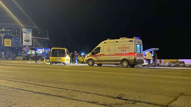 Ticari Taksi Otomobile Çarptı