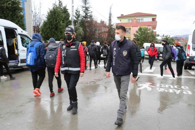 Okul Çevrelerinde Narkotik Denetimi Yaptılar