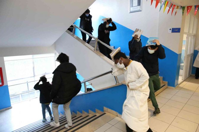 Bayrampaşa’da Nefes Kesen Deprem Tatbikatı