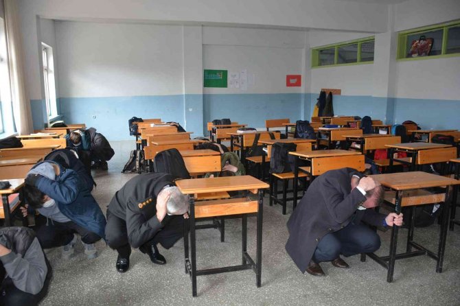 Sinop’ta Okullarda Deprem Tatbikatı