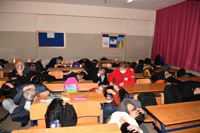 Antalya’da Deprem Anı Ve Tahliye Tatbikatı