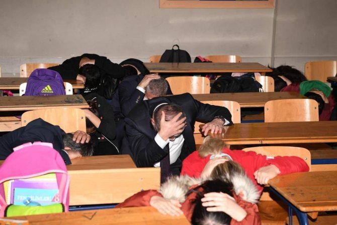 Antalya’da Deprem Anı Ve Tahliye Tatbikatı