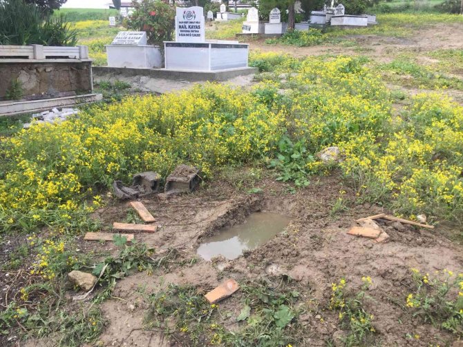 Mezarlığa Gömülmüş Cenin Bulundu