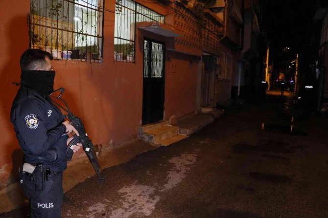 Polislere Tabancayla Ateş Açıp Kaçtı, Saklandığı Evinde Yakalandı