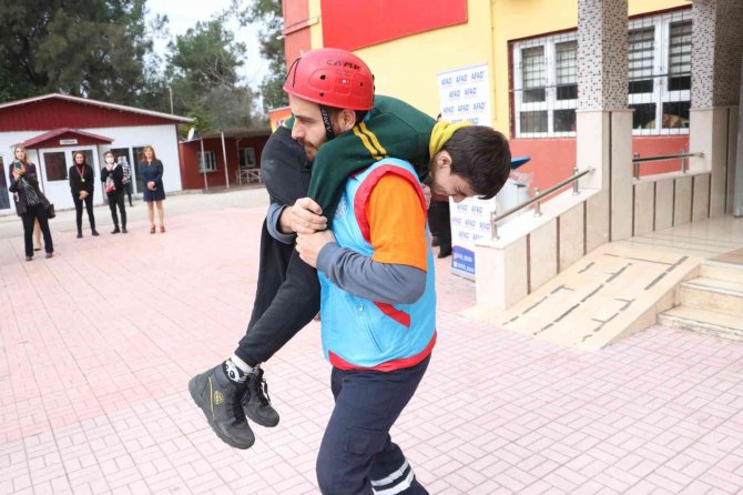 Adana’daki Okullarda “Deprem Anı Ve Tahliye Tatbikatı” Gerçekleştirildi