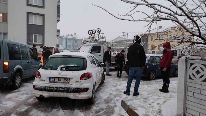 Bıçakla Polisleri Tehdit Eden Şahıs Tutuklandı