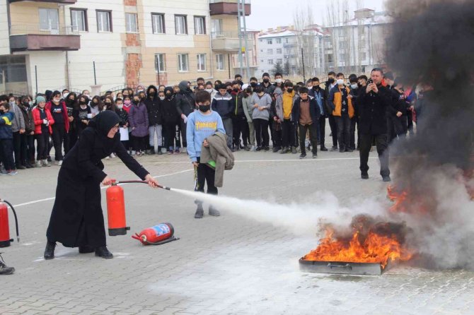 Akyurt’ta Öğrenciler Okuma Alışkanlığı Kazanıyor