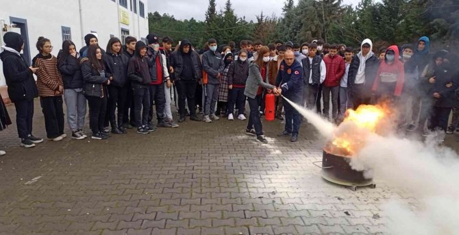 Öğrencilere, Deprem Ve Yangın Tatbikatı