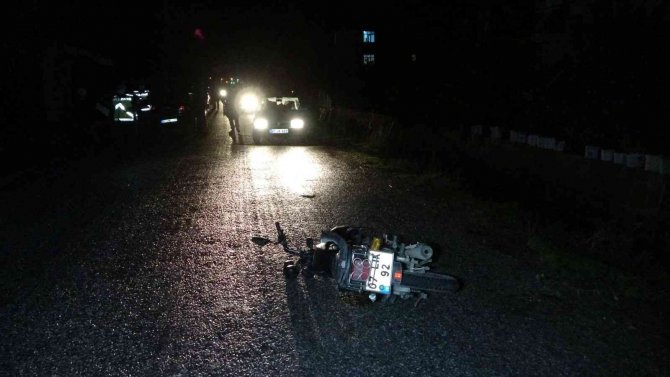 Motosiklet Sürücüsü Kask Sayesinde Hayata Tutundu