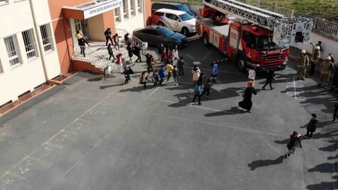 Arnavutköy’de Gerçeğini Aratmayan Deprem Tatbikatı