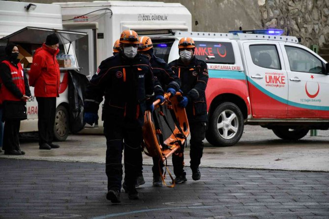 Artvin’de ‘Deprem Anı Ve Tahliye Tatbikatı’ Yapıldı