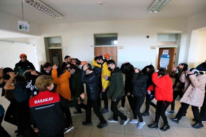 Başakşehir’de Deprem Ve Tahliye Tatbikatı